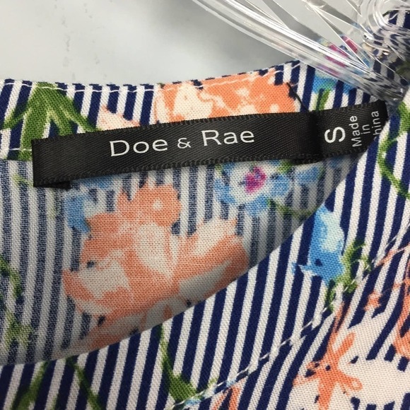 doe & Rae Cold Shoulder Flounce Navy Blue Striped Floral Top Women’s Size S - Picture 5 of 12
